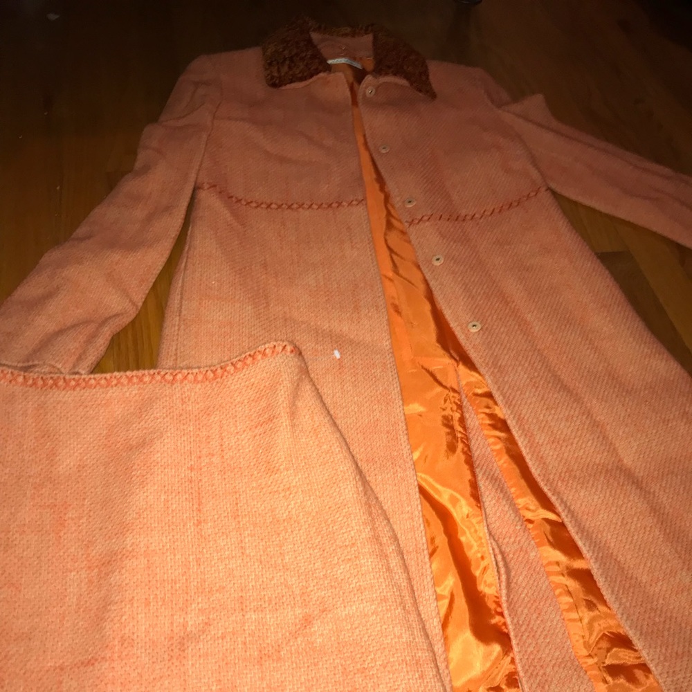 2pc. Tahari suit. With removable fur collar.